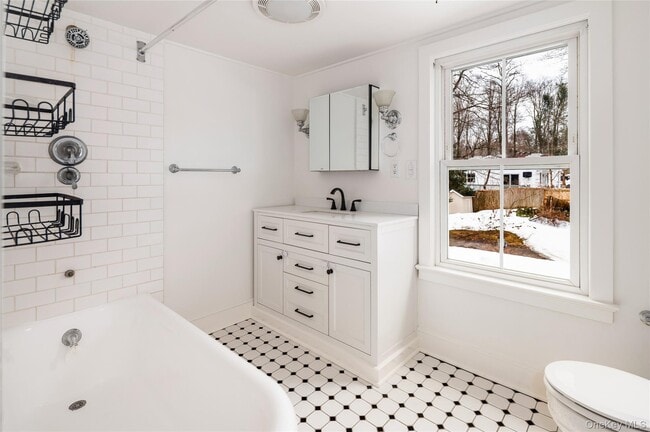 Building Photo - 277 Old Post Rd