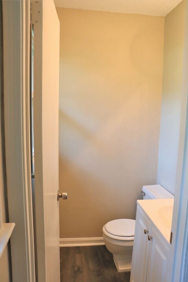 Building Photo - Handsome  3-bedroom ranch home!