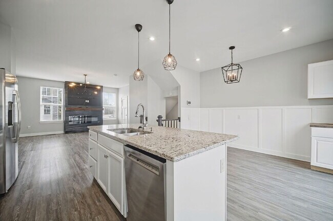 Building Photo - Luxurious 3-bedroom 2.5 bath townhome with Garage in Chesapeake