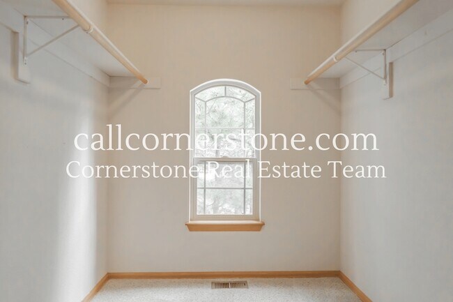 Building Photo - 5535 Jarman St