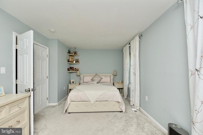 Building Photo - 9885 Burke Pond Ct