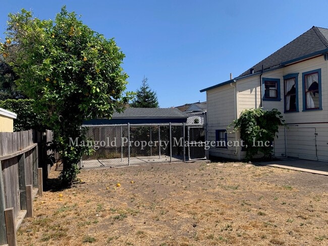 Building Photo - Beautiful Victorian Style 3-Bedroom Home C...