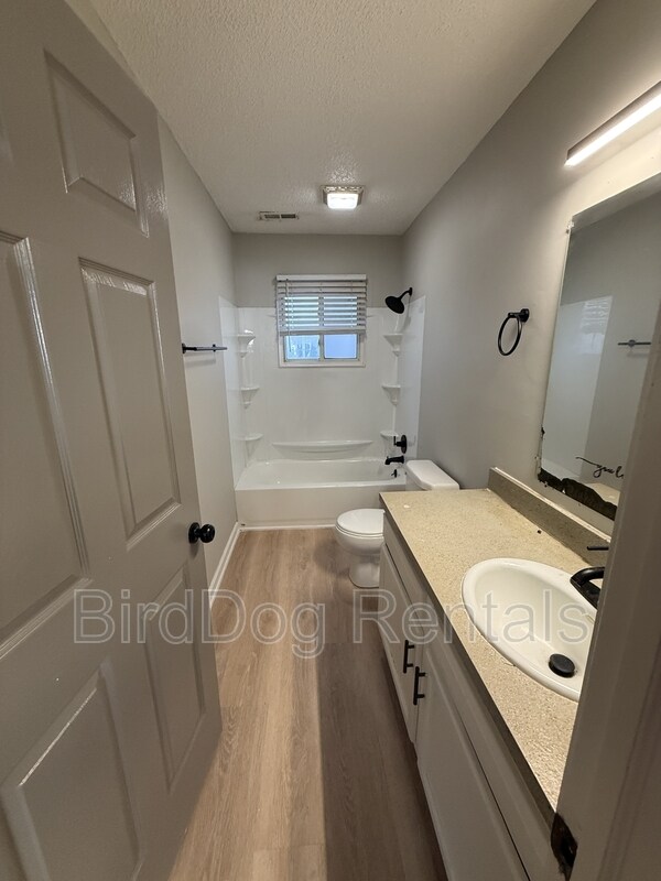 Building Photo - 690 Gibbard Ave