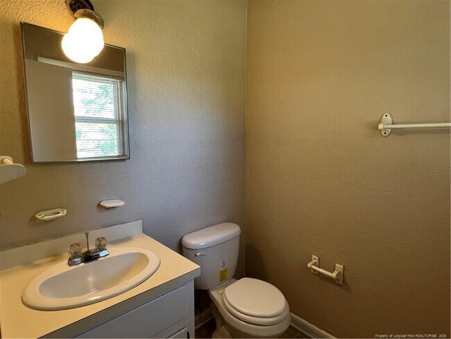 Building Photo - 5675 Livingston Dr