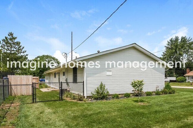 Building Photo - Charming 3 Bedroom Home in Stow