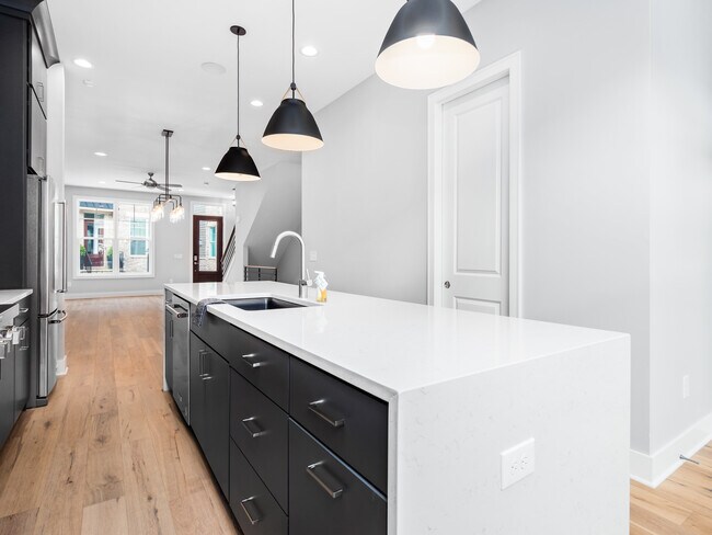 Building Photo - 928 Pullman Plz