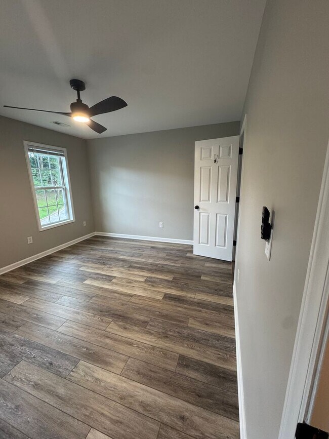 Building Photo - 1232 Camelot Ct