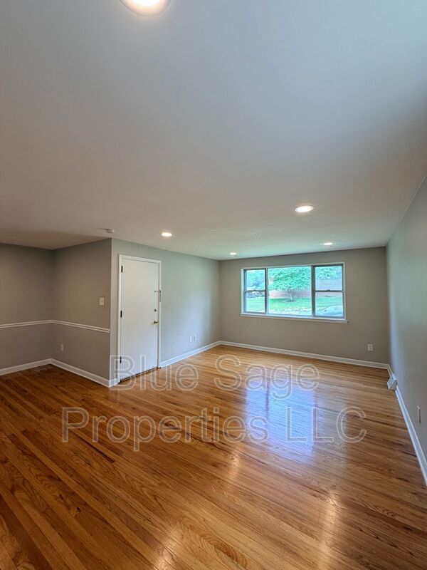 Building Photo - 4424 Bloomfield Ave