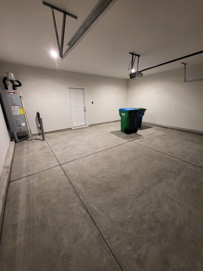 Building Photo - 465 Cranford Dr