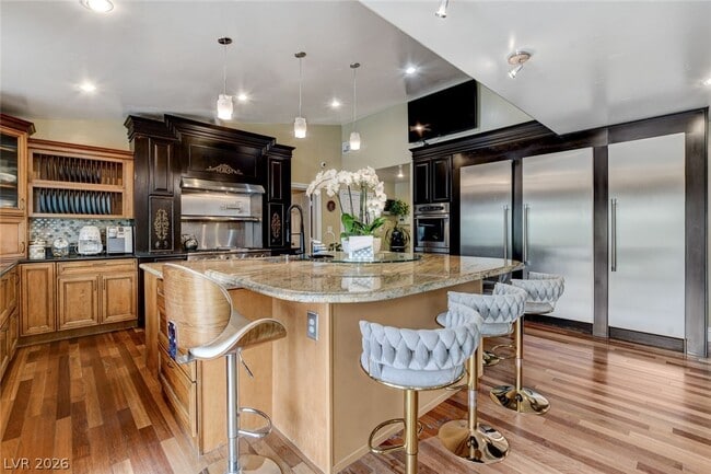 Building Photo - 7001 Alamitos Cir