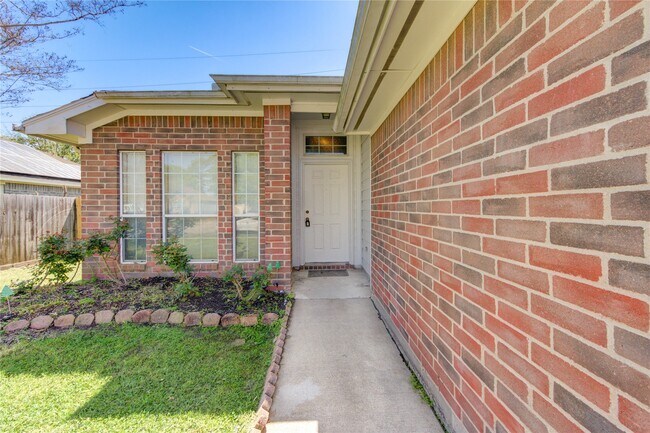 Building Photo - 5349 Pinewood Terrace
