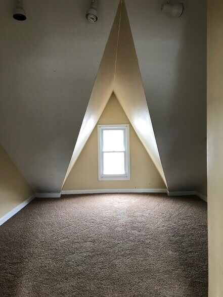 Building Photo - 520 S 14th St