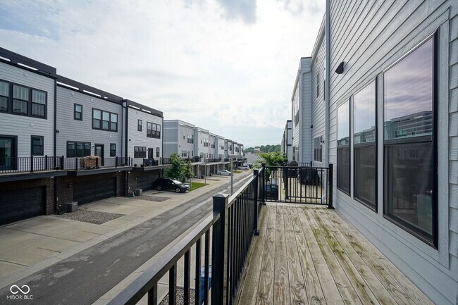 Building Photo - 9728 Junction Sta