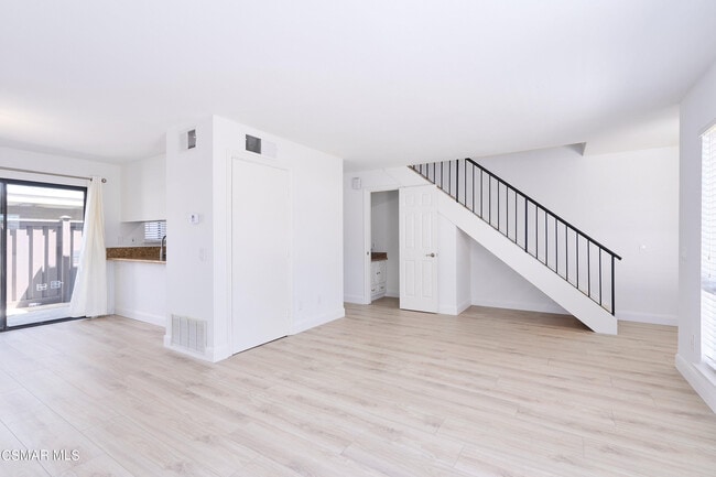 Building Photo - 28955 Oakpath Dr