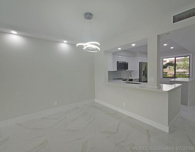Building Photo - 7280 Amberly Ln