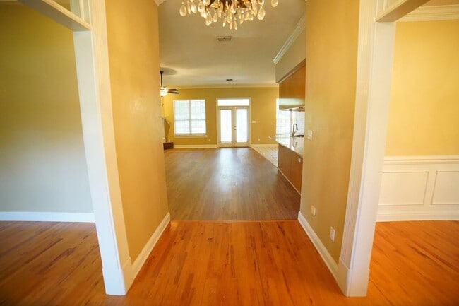 Building Photo - 352 Meadow Ridge Dr