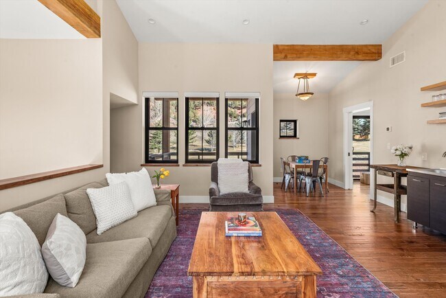 Building Photo - 106 Castle View Dr