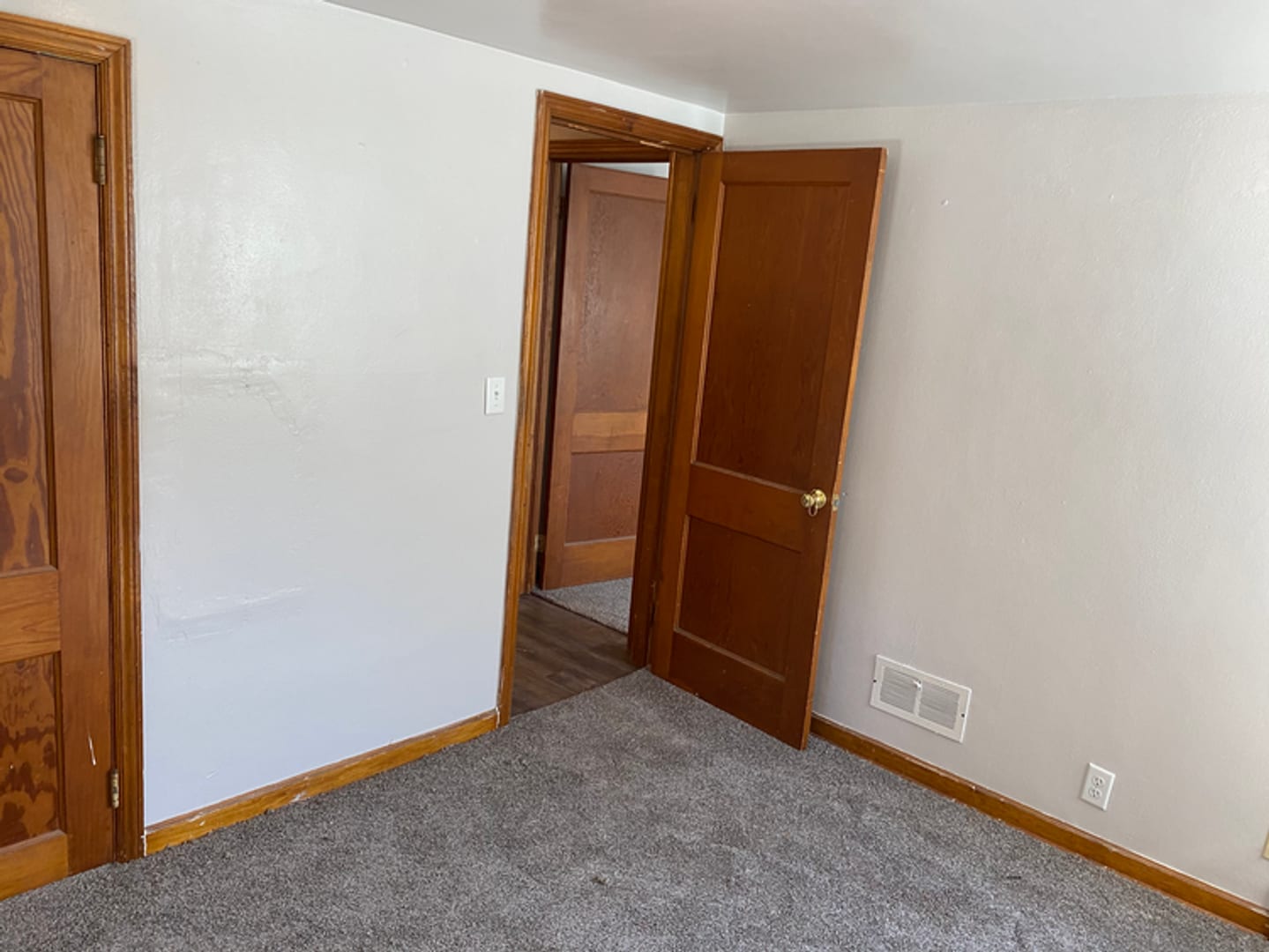 Off-street parking and a convenient Wausau location make this affordable 2-bedroom apartment an exce - 1202 S 11th Ave