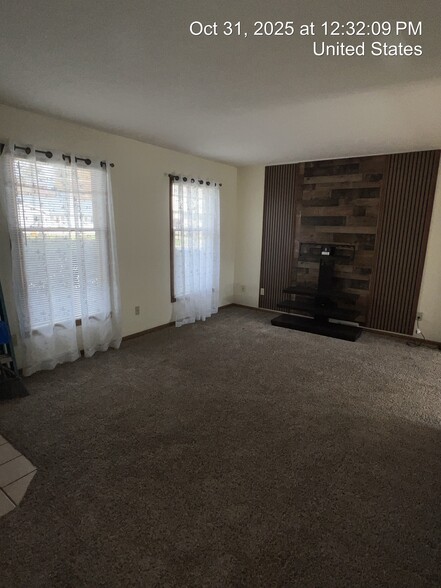 Primary Photo - 5611 Madrid Dr