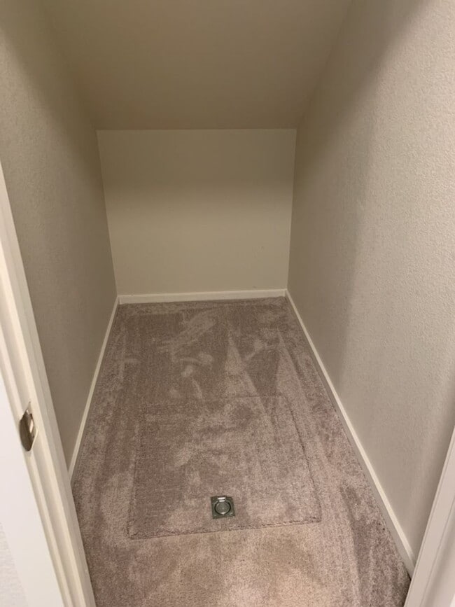 Building Photo - 3 Bed / 2.5 Bath Townhome with Attached Garage in NE Ft. Collins