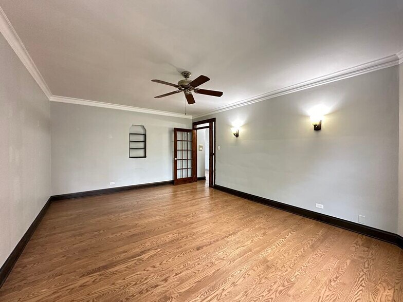 Building Photo - 4519 N Wolcott Ave