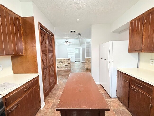 Building Photo - 20729 Canterbury Ln