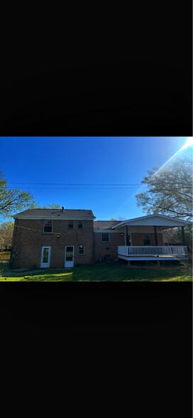 Building Photo - 7100 Park Rd