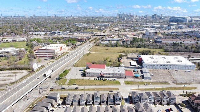 Building Photo - 3420 Avondale Vw Dr