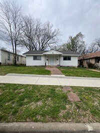 Building Photo - 1 bed/1 bath duplex