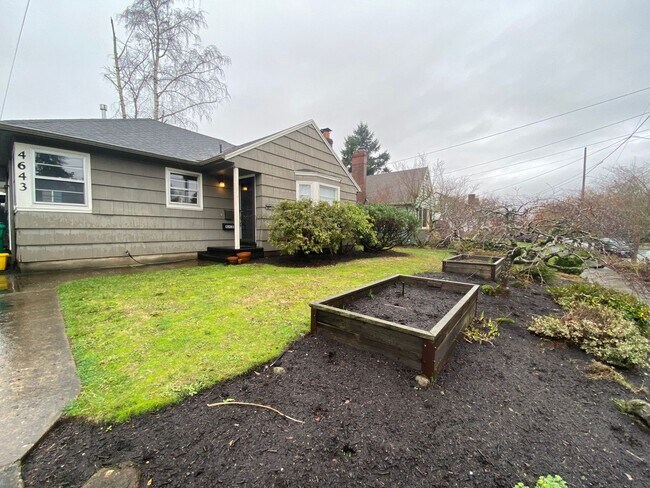 Building Photo - 4643 NE 38th Ave