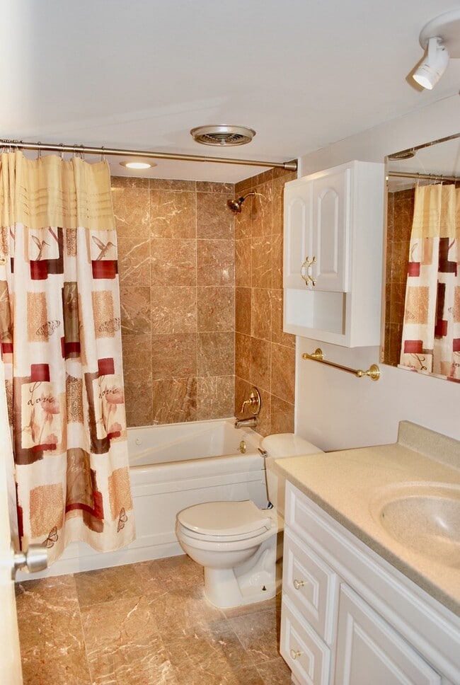 Building Photo - 4710 Euclid Ave