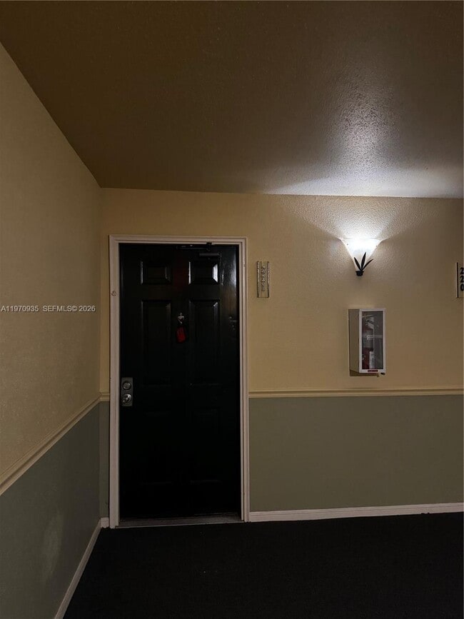 Building Photo - 977 Riverside Dr