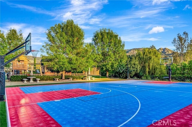 Building Photo - 2037 Delphine Ln