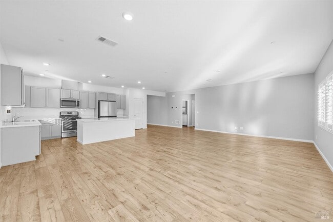 Building Photo - 655 Honey Bee Rd