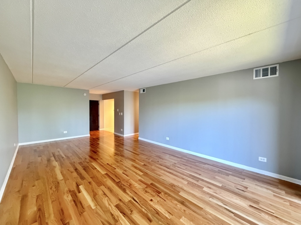 Building Photo - 525 N Quentin Rd