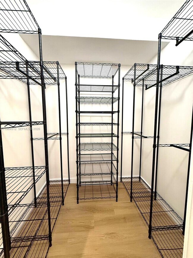 Building Photo - 1045 10th St