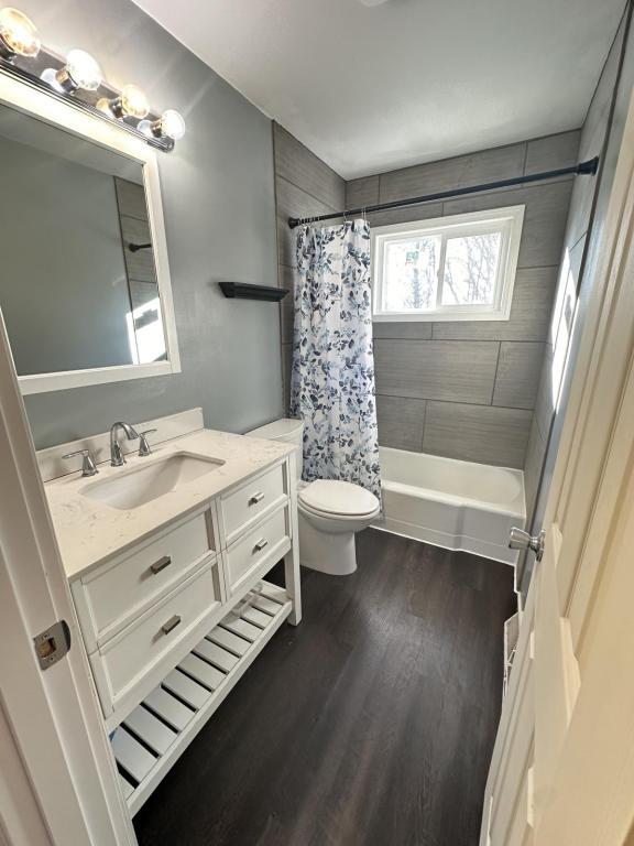 Building Photo - 1368 Spruce Ave