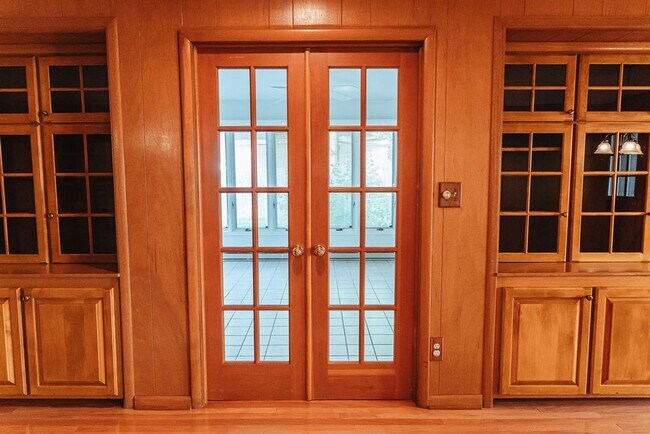 Building Photo - 3 Bed 3 Bath Home