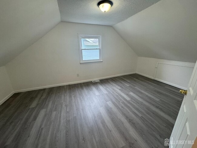 Building Photo - 104 Parkway Ave