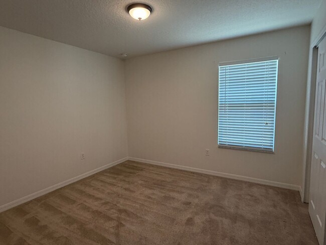 Building Photo - 5 bed 3 bath single family house for rent