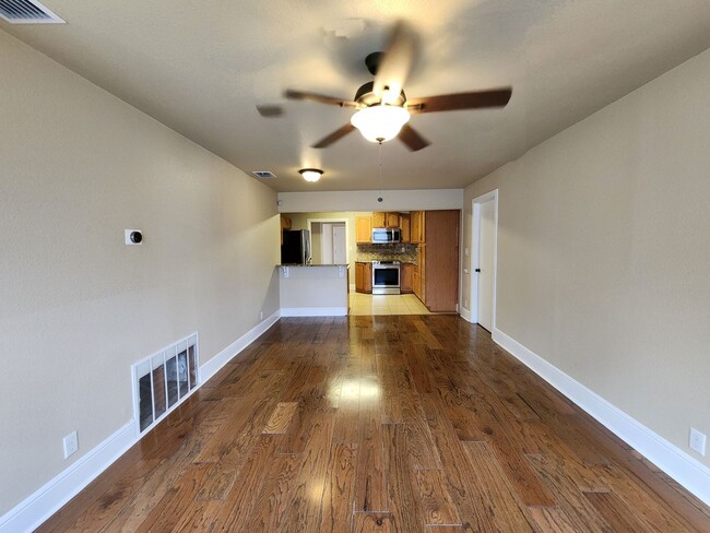 Building Photo - 4/2.5 House With Extra Room Or Office Spac...