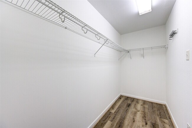 Building Photo - 26727 Henson Falls Dr
