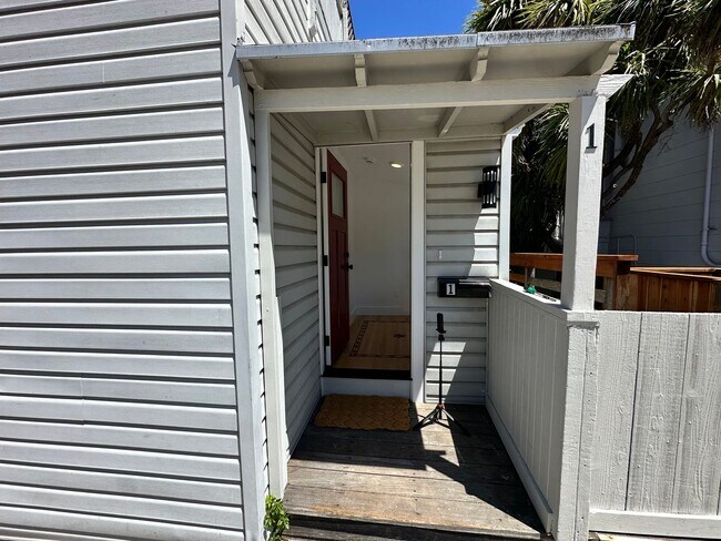 Building Photo - Fully renovated Noe Valley charmer - 2 BR | 1 BA Unit in the Heart of Noe Valley