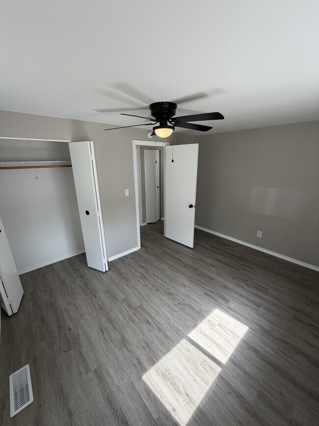 Building Photo - 2504 Campbell Dr