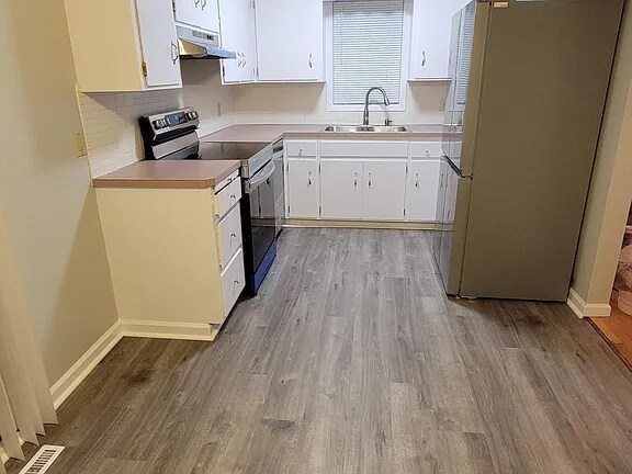 Building Photo - 6587 Beverly Dr