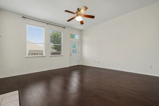 Building Photo - 1707 Briarhollow Dr