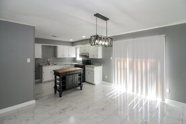 Building Photo - 4559 Cottonwood Rd