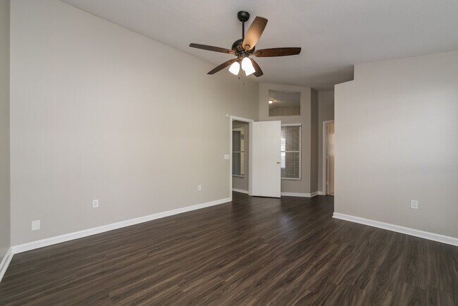 Building Photo - 224 Kingshill Ct SE