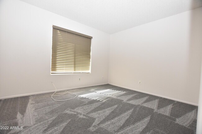 Building Photo - 5301 S Mitchell Dr