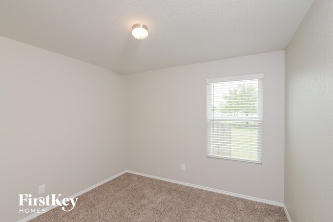Building Photo - 8602 Segura Wy